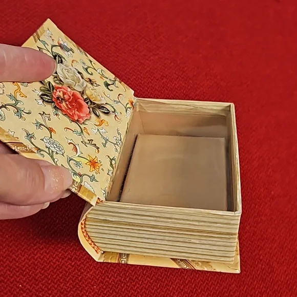 PUNCH STUDIO Rose soap faux vtg. book keepsake empty glittered magnetic Victoria - Picture 5 of 7